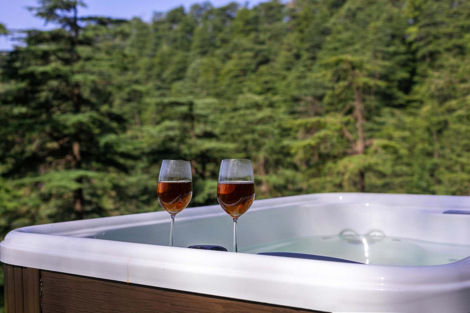 Stayvista At Pine Estate With Outdoor Jacuzzi Shimla Exterior foto