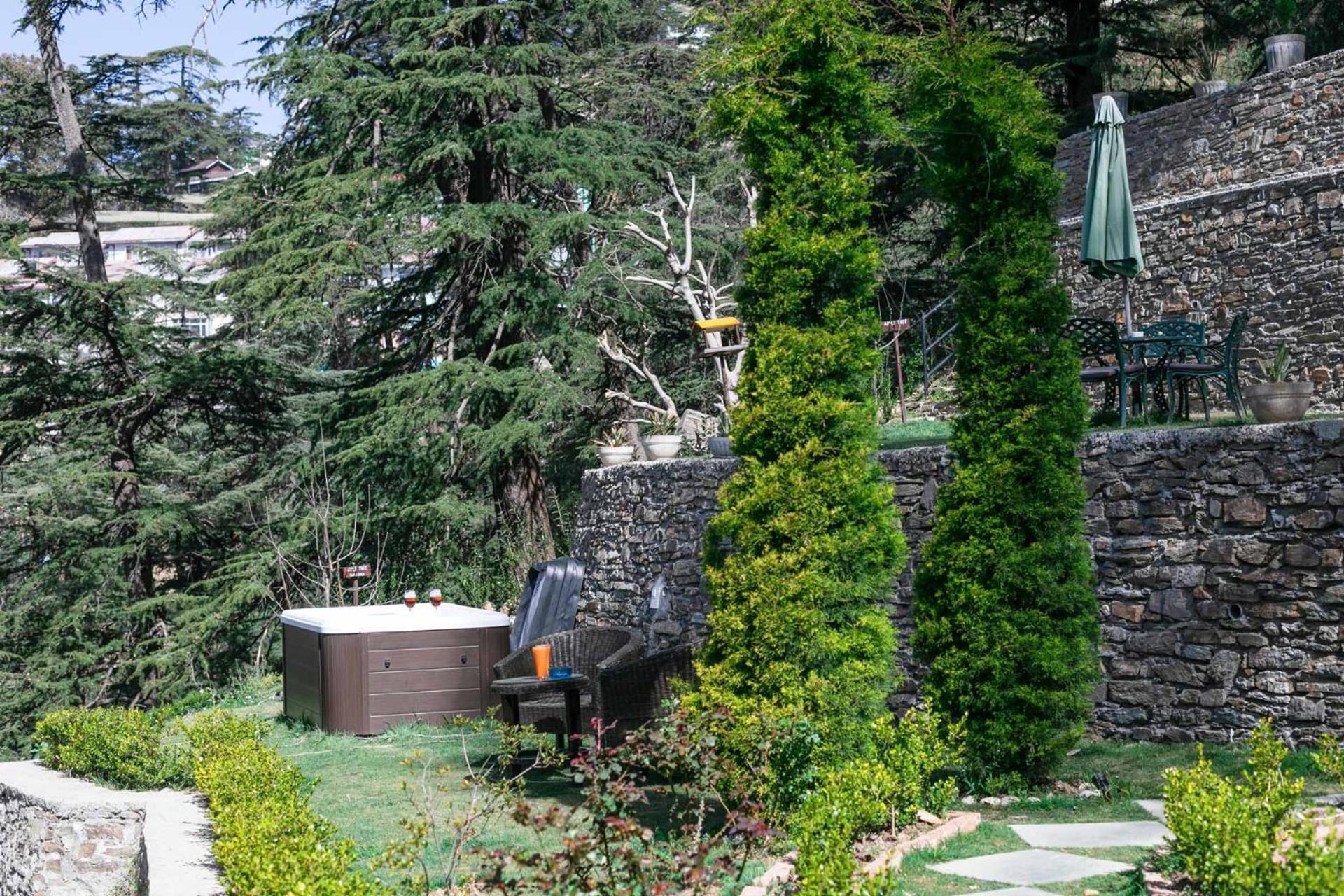 Stayvista At Pine Estate With Outdoor Jacuzzi Shimla Exterior foto