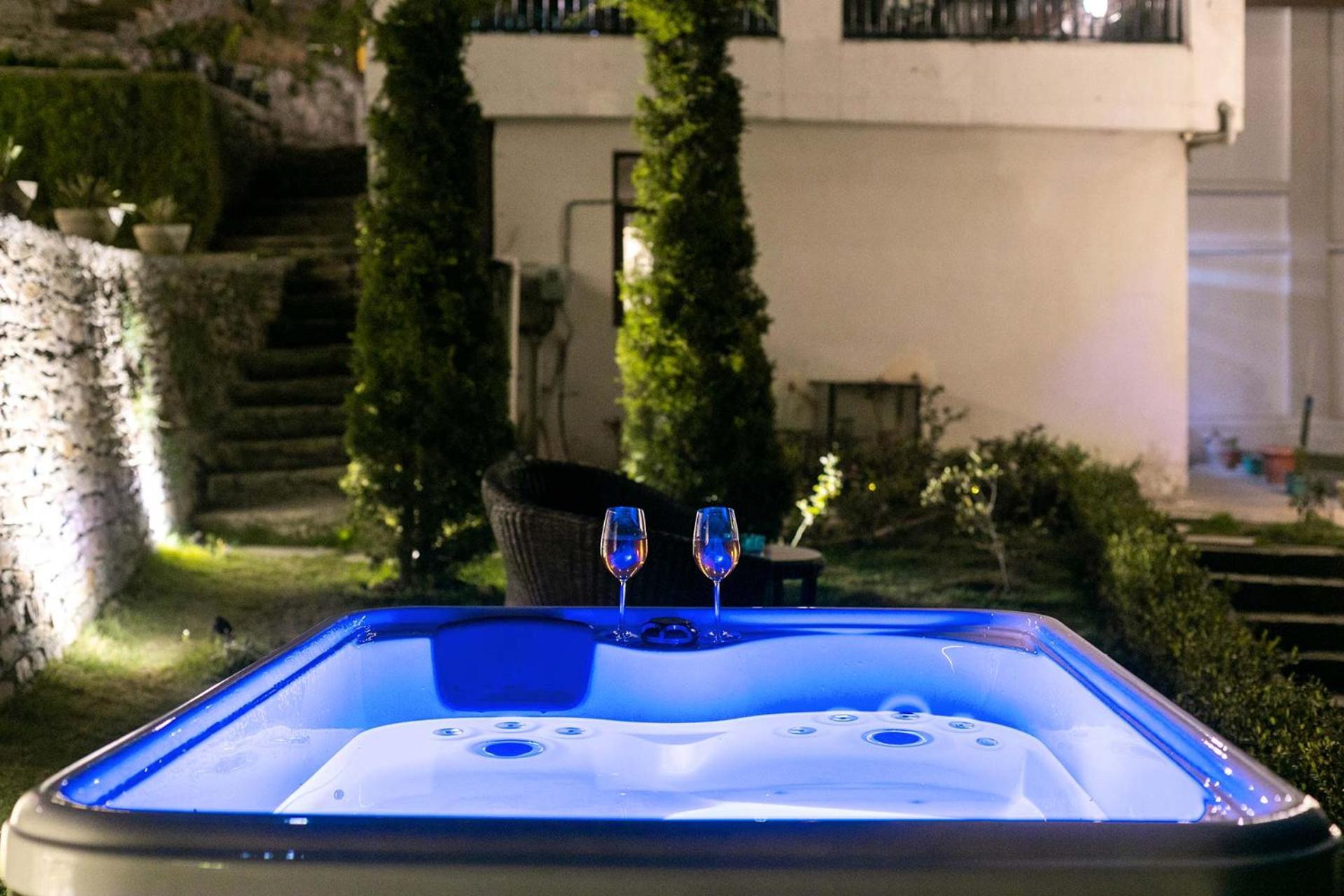 Stayvista At Pine Estate With Outdoor Jacuzzi Shimla Exterior foto