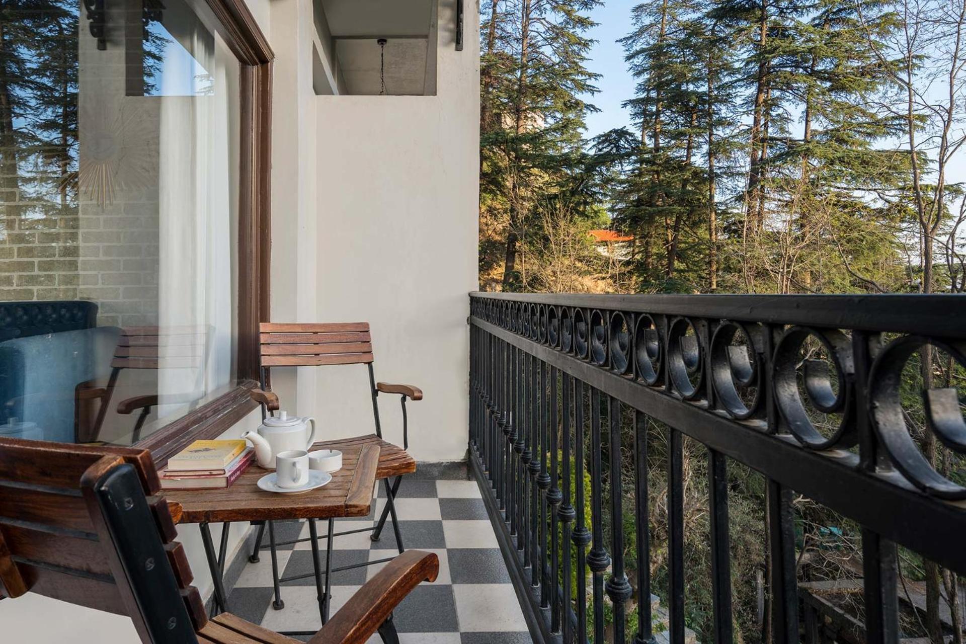 Stayvista At Pine Estate With Outdoor Jacuzzi Shimla Exterior foto